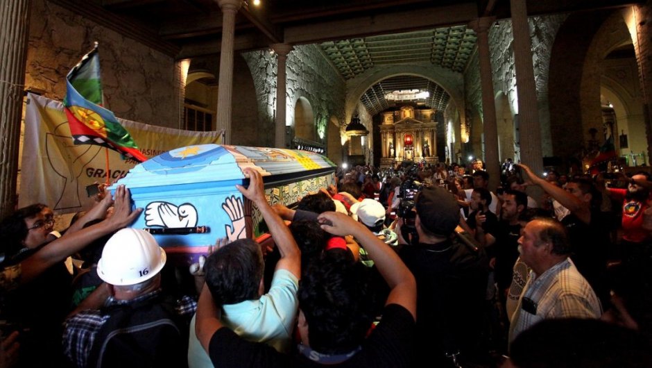 Mariano Puga fue despedido por cientos de personas y la comunidad La Minga llamó a todos a hacer cuarentena. (Foto: Agencia Uno). 