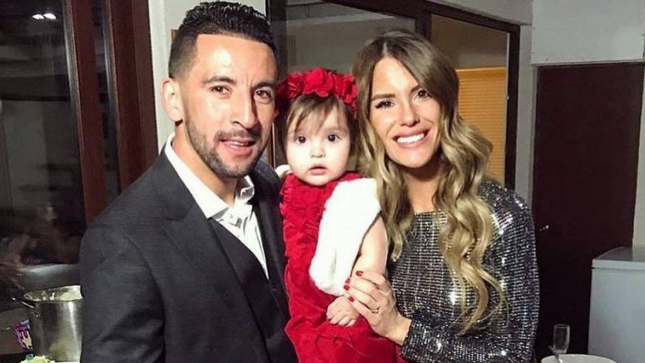 Imagen de contexto de Mauricio Isla, su hija y Gala Caldirola 