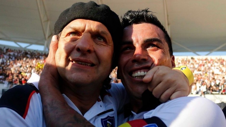 Aníbal Mosa con el capitán de Colo Colo, Esteban Paredes. (Foto: Agencia Uno).