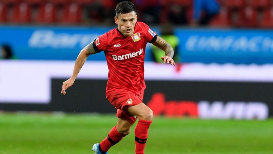 Charles Aránguiz, mediocampista del Bayer Leverkusen.