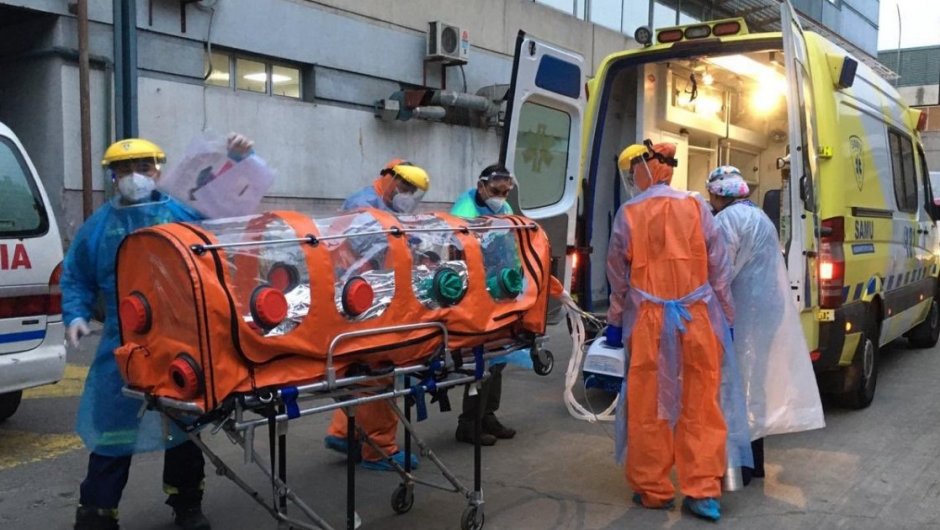 En su llegada, los pacientes fueron derivados inmediatamente al Hospital Regional de Concepción. (Foto: @arturozunigaj). 