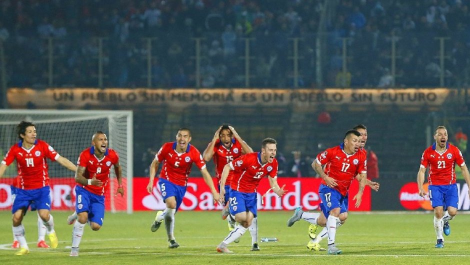 Momento exacto cuando Alexis marca el 4-1 sobre Argentina. (Foto: Rodrigo Saenz /Agencia Uno). 