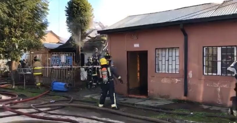 Bomberos de Talca activó la Primera Alarma de Incendios por la magnitud del siniestro. (Foto: Captura Vídeo/ContivisiónTV)