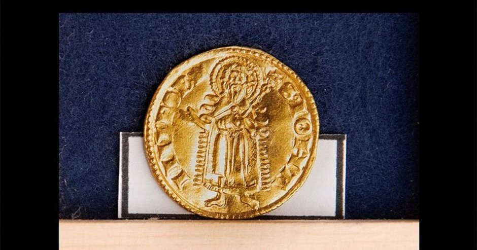 Las monedas están siendo restauradas y catalogadas (Foto: Radio Praga Internacional)