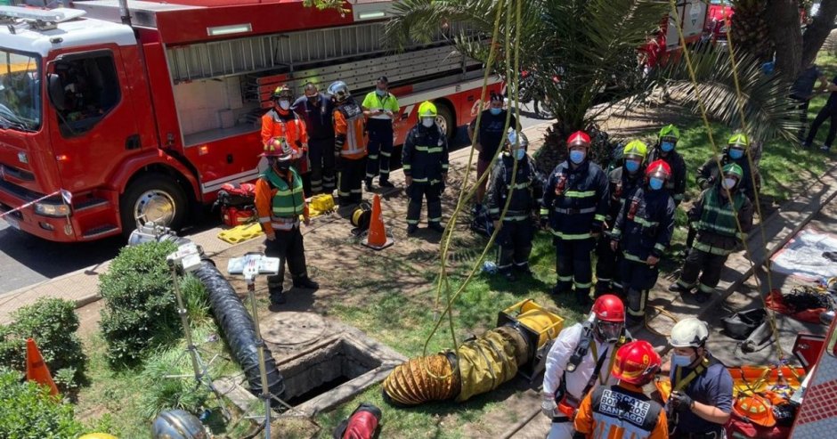 Bomberos de Santiago trabajó en la emergencia (Foto: @Comandantecbs)