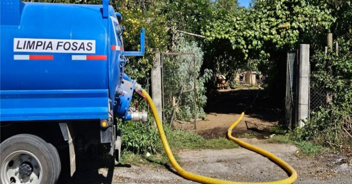 Municipalidad de Talca aprueba millonaria inversión para limpieza de fosas en sectores rurales