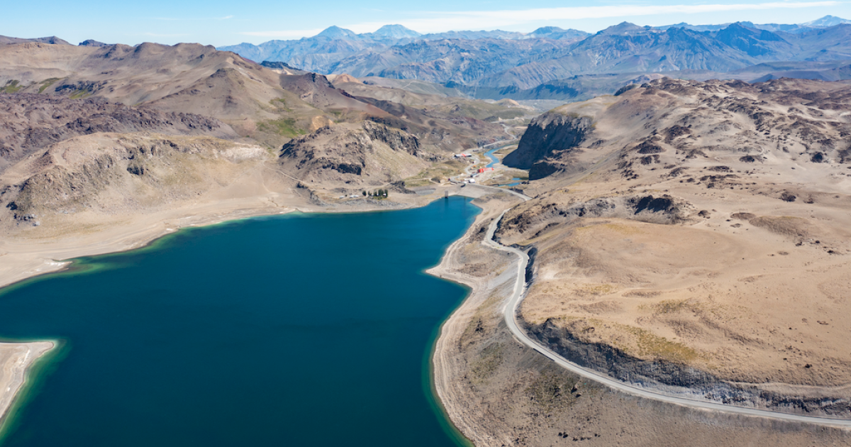 Complejo volcánico Laguna del Maule: Expertos analizan por qué no ha erupcionado a pesar de la presión del magma